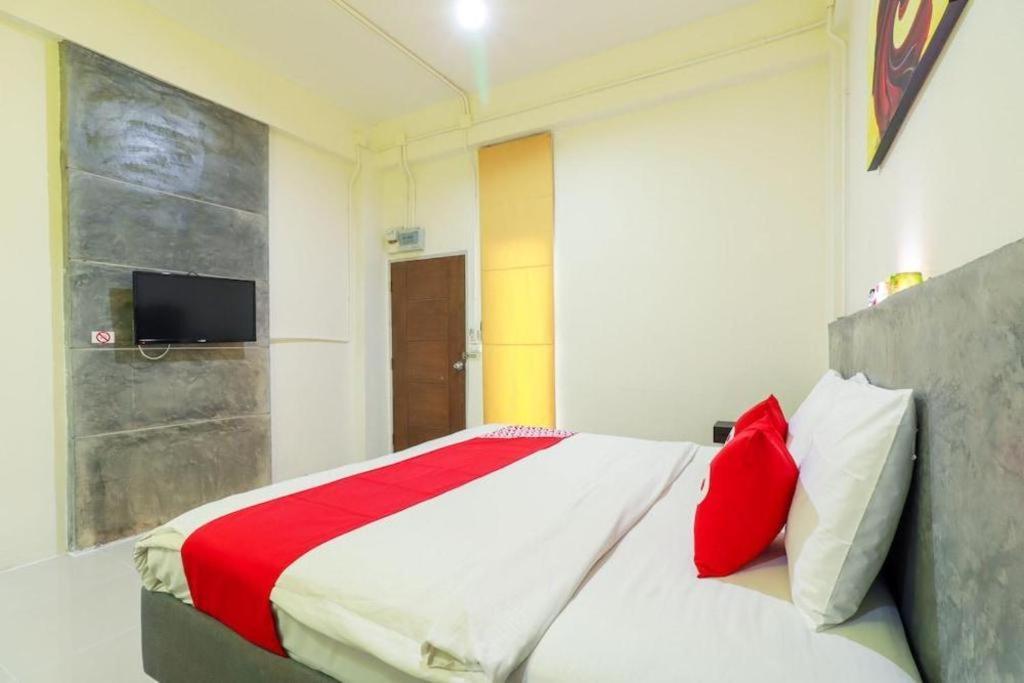 Oyo 412 7 Days Hotel Csiangmaj Kültér fotó