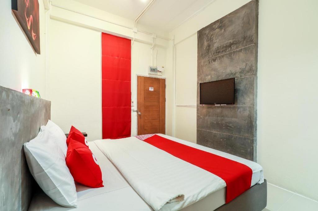 Oyo 412 7 Days Hotel Csiangmaj Kültér fotó