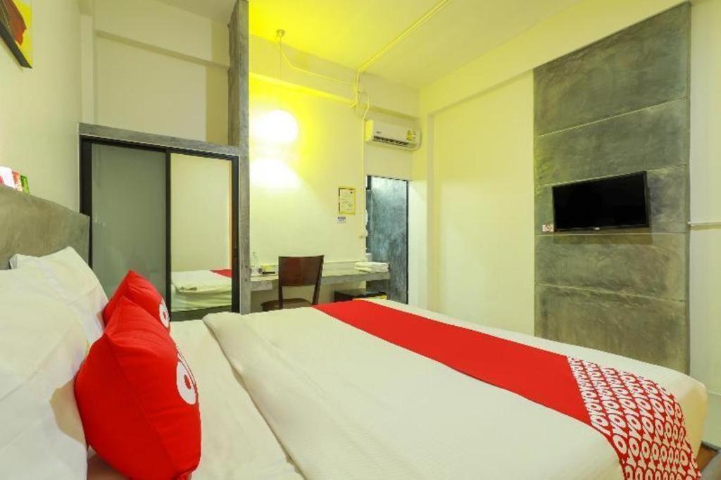 Oyo 412 7 Days Hotel Csiangmaj Kültér fotó